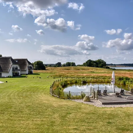 Daire Wachtelkoenig 06 Im Wreecher Idyll Ruegen By Ruyastay Putbus